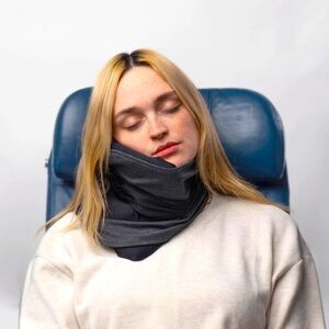 Trtl Travel Pillow Cool ✈️